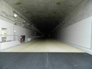 若戸トンネル（明色排水性舗装）｜原鉱業株式会社の施工事例