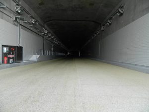 若戸トンネル（明色排水性舗装）｜原鉱業株式会社の施工事例